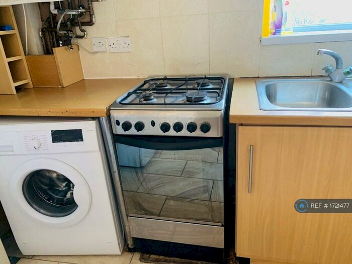 5 Bedroom Semi-Detached House To Rent In Kenilworth Road, Beeston, Nottingham, NG9