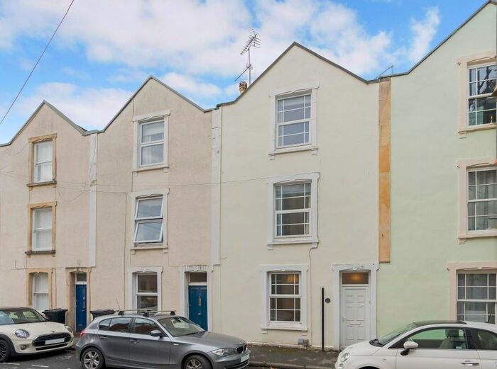 4 Bedroom Terraced House To Rent In Thorndale, Clifton, Bristol, BS8