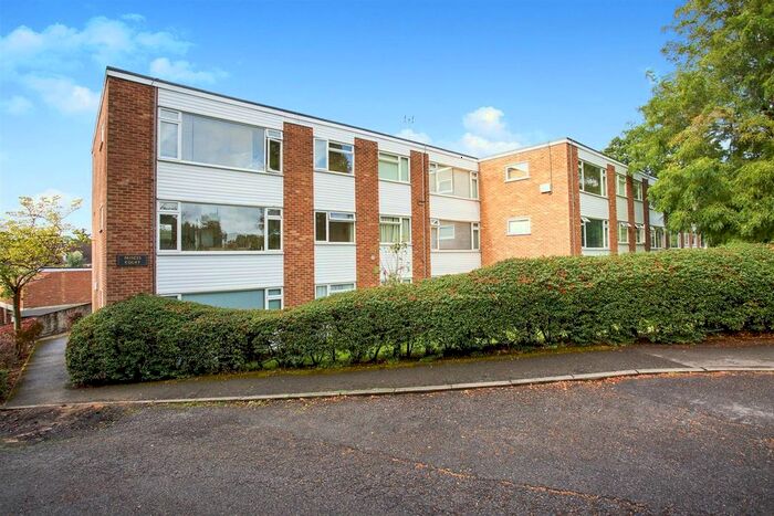 2 Bedroom Flat To Rent In Princes Road, Weybridge, KT13