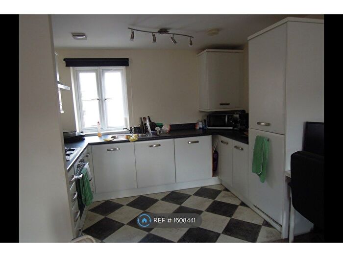 1 Bedroom Flat To Rent In The Square, Essex, IG10