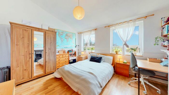 3 Bedroom Flat To Rent In Abingdon Close, Camden Square, NW1