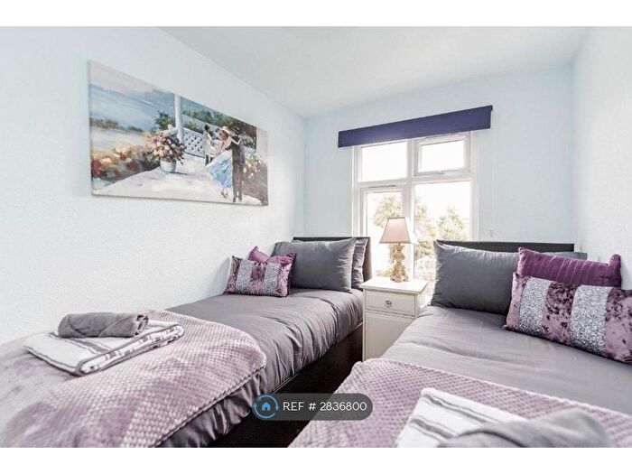 3 Bedroom Flat To Rent In Merton Road, Watford, WD18