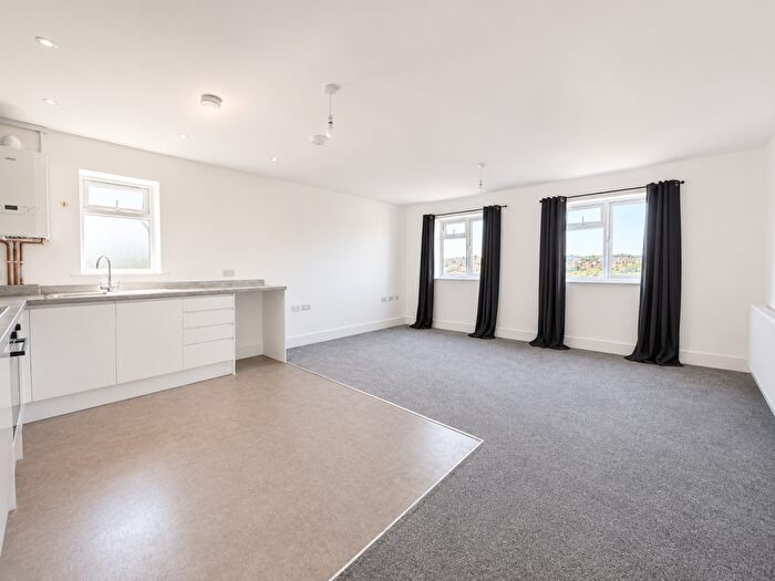 1 Bedroom Flat To Rent In Beacon Road, Chatham, ME5