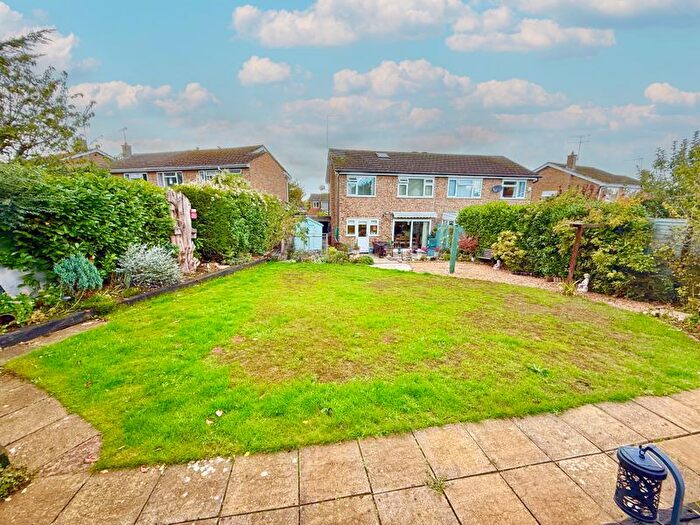 4 Bedroom Semi-Detached House For Sale In Ridgeway, Wing, LU7