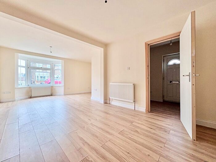 4 Bedroom Detached House To Rent In Rye Road, Hoddesdon, EN11