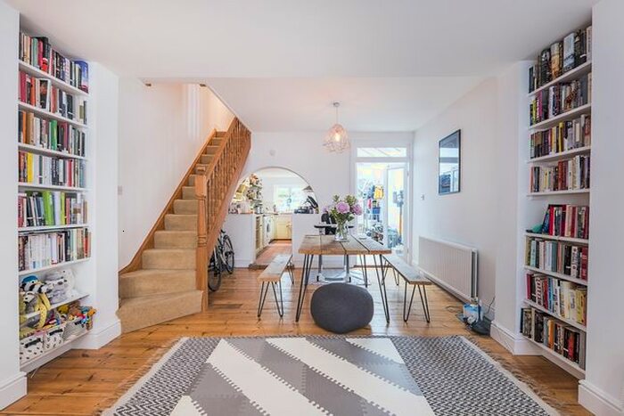 2 Bedroom Cottage To Rent In Wadham Road, London, SW15