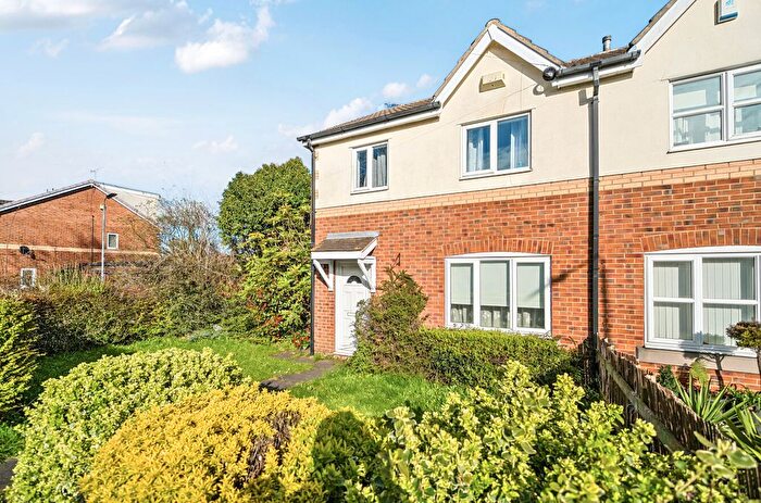 3 Bedroom Semi Detached House For Sale In South Bridge Road, Hull, HU9