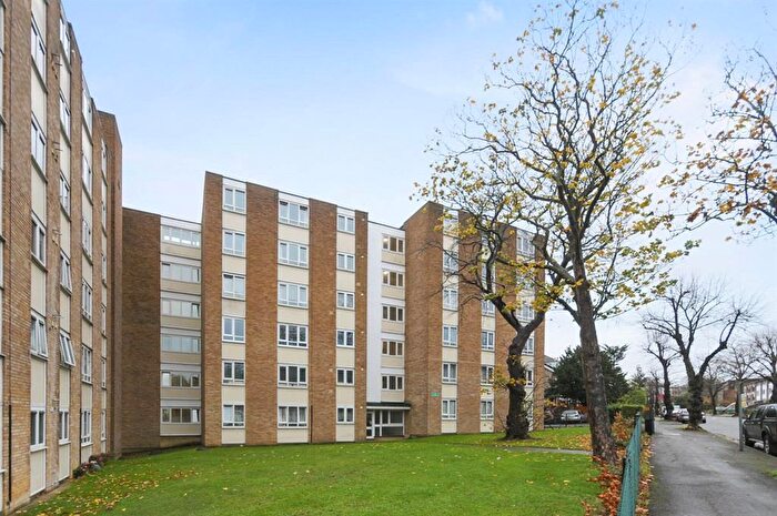 1 Bedroom Flat To Rent In Brighton Road, Sutton, SM2