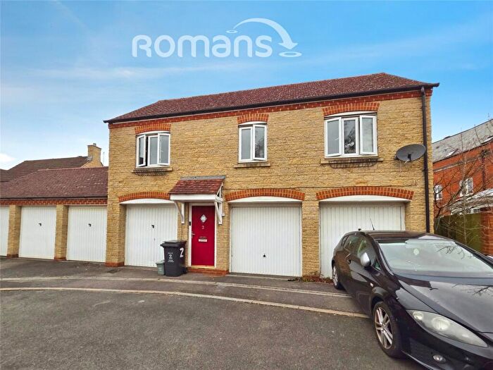 2 Bedroom Apartment For Sale In Maybold Crescent, Swindon, Wiltshire, SN25