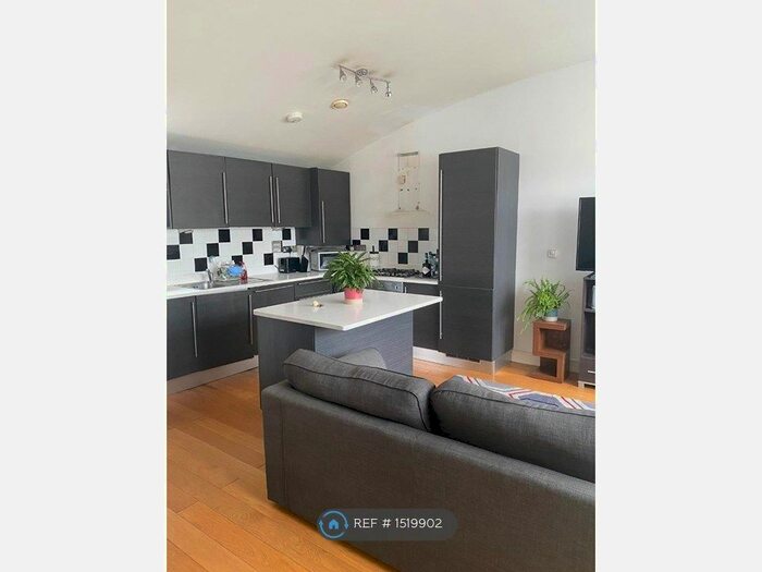 2 Bedroom Flat To Rent In Gerards Place, London, SW4