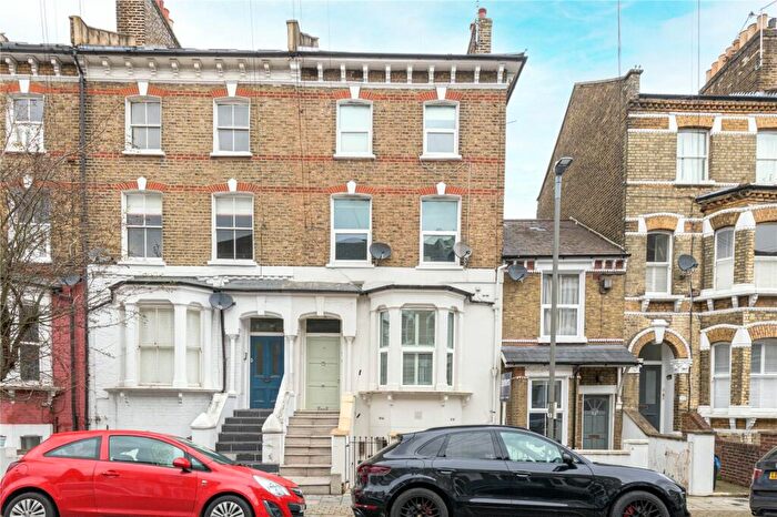 1 Bedroom Apartment For Sale In Cologne Road, SW11