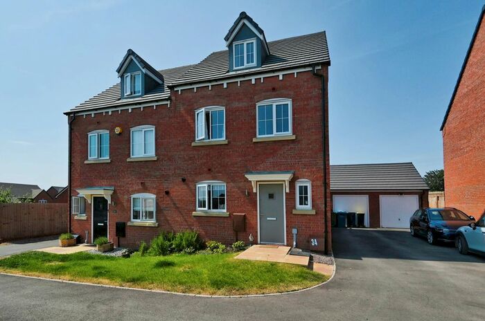 4 Bedroom Semi-Detached House For Sale In Oleander Close, Tamworth, Staffordshire, B79