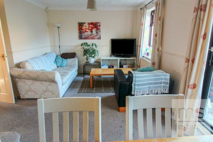 4 Bedroom Semi-Detached House To Rent In £pppw Heron Drive, Lenton, Nottingham, NG7