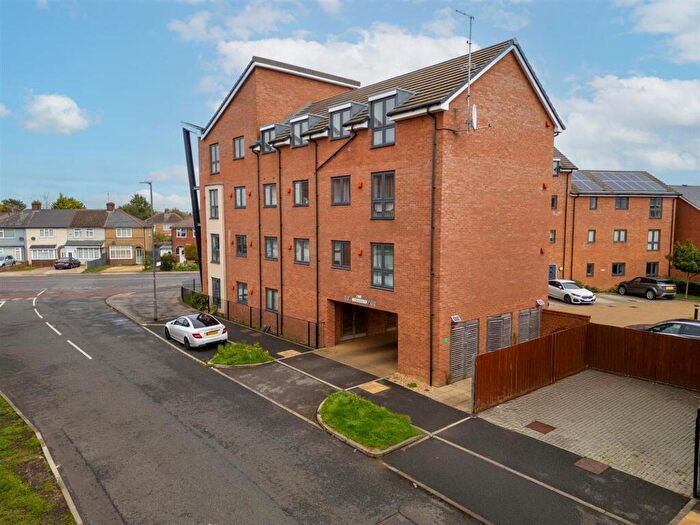 2 Bedroom Apartment For Sale In Edge Street, Aylesbury, HP19