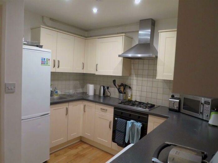 2 Bedroom Flat To Rent In Valentia Road, Headington, Oxford, OX3