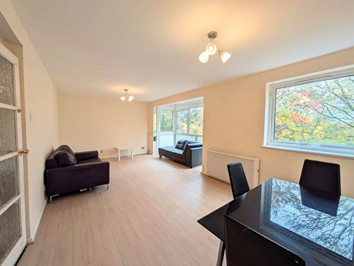 2 Bedroom Flat To Rent In Greenway Court, Ilford, IG1