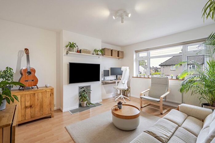 2 Bedroom Maisonette For Sale In Marlborough Road, Brentwood, CM15