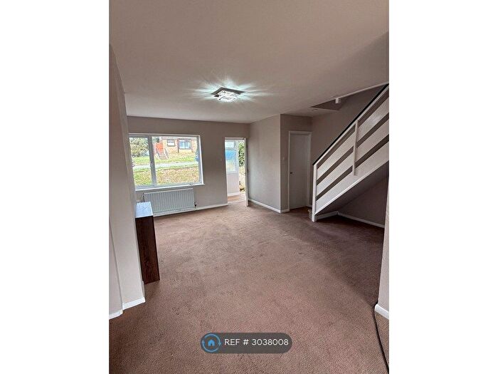 3 Bedroom Terraced House To Rent In Redland Drive, Northampton, NN2