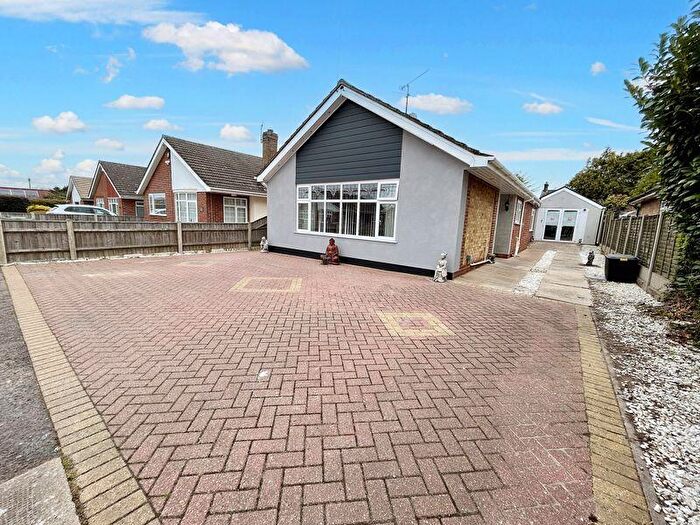 3 Bedroom Detached Bungalow For Sale In Pinecot Avenue, Bradwell, NR31