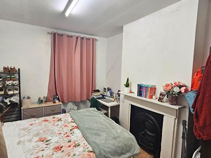 5 Bedroom Terraced House To Rent In Cobbold Road, Shepherd's Bush, London, W12