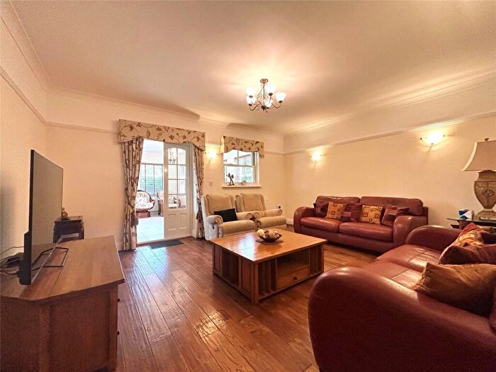 2 Bedroom Bungalow To Rent In Finchampstead Road, Wokingham, Berkshire, RG40