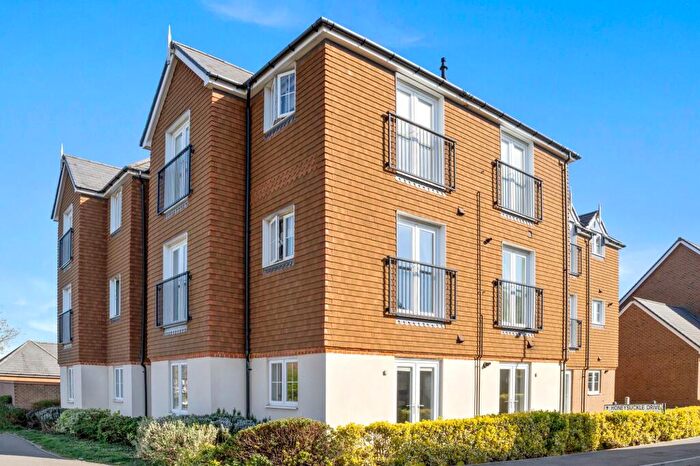 2 Bedroom Flat For Sale In Honeysuckle Drive, Billingshurst, RH14