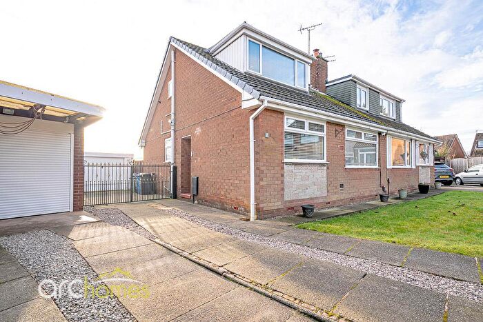 3 Bedroom Semi Detached House For Sale In Fern Close, Atherton, Manchester, M46