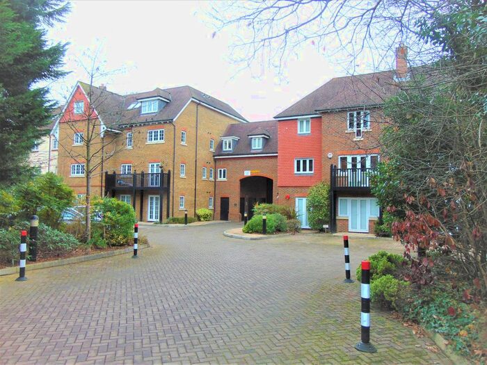 2 Bedroom Flat To Rent In Copthorne Common Road, Copthorne, Crawley RH10