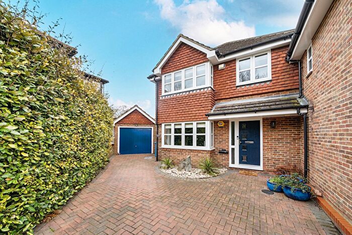 4 Bedroom Link Detached House For Sale In Maude Road, Hextable, Swanley, BR8