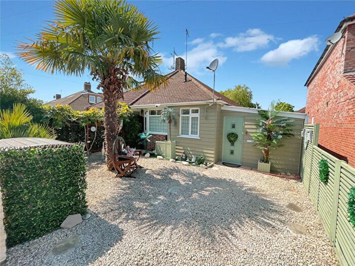2 Bedroom Bungalow For Sale In Riverside Road, Sidcup, Kent, DA14