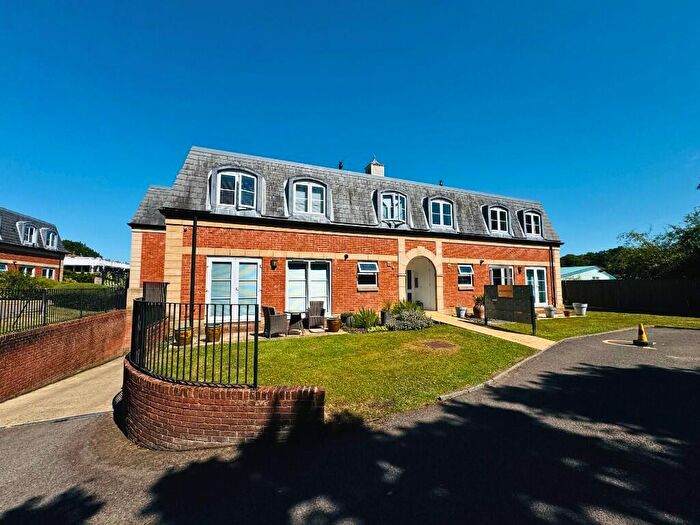 2 Bedroom Apartment For Sale In The Pavilions, Crabbett Park, Worth, Crawley, RH10