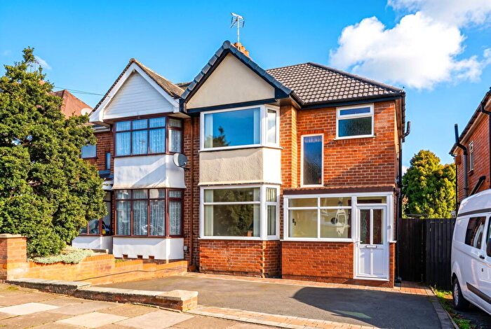 3 Bedroom Semi-Detached House For Sale In Delrene Road, Hall Green, B28