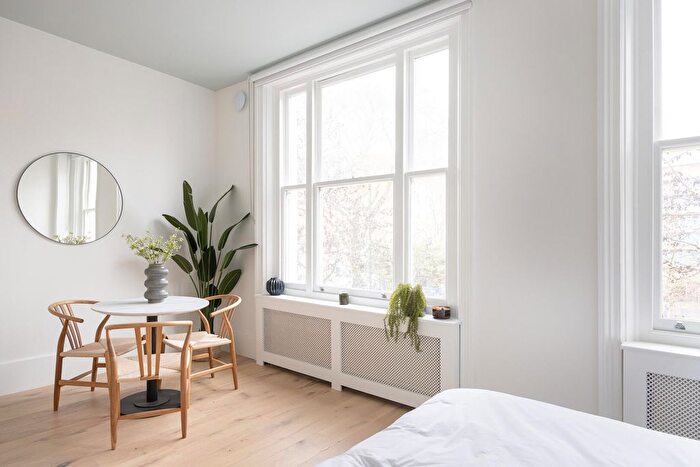 Studio To Rent In Warwick Road, London, SW5