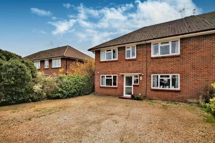 2 Bedroom Maisonette To Rent In Elmwood Close, Alton, GU34
