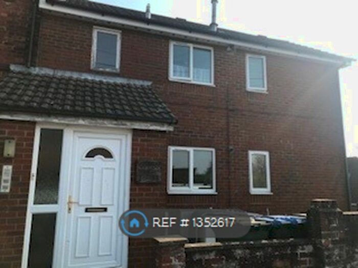 1 Bedroom Flat To Rent In Poole Road, Southampton, SO19