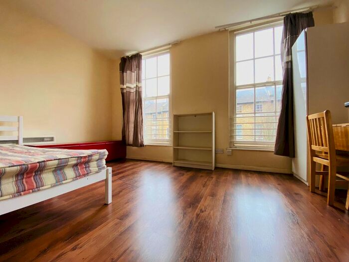 Studio To Rent In Offord Road, Islington, N1