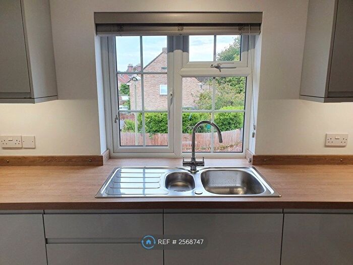 2 Bedroom Flat To Rent In Orchard Mead, Ringwood, BH24