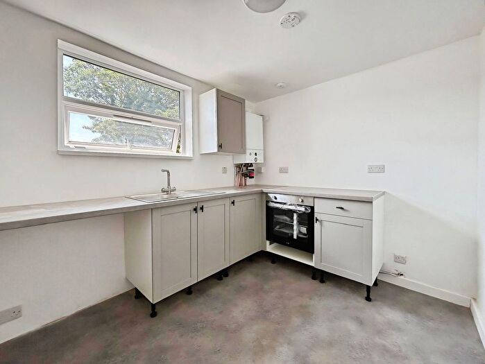 2 Bedroom Flat To Rent In Luton Road, Chatham, ME4