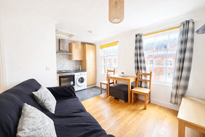 1 Bedroom Flat To Rent In High Street, Rochester, ME1