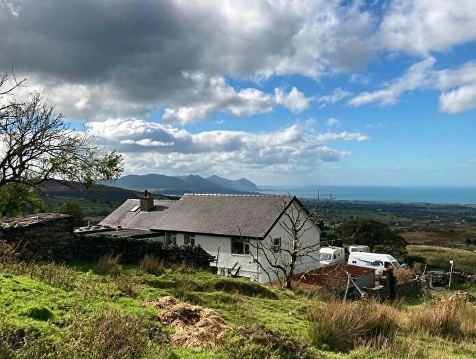 4 Bedroom End Of Terrace House For Sale In Rhosgadfan, Caernarfon, Gwynedd, LL54