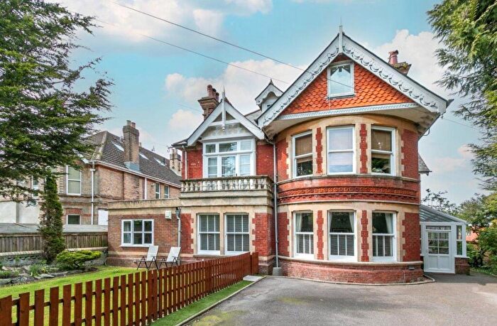 2 Bedroom Apartment For Sale In Kingsbridge Road, Lower Parkstone, Poole, Dorset, BH14