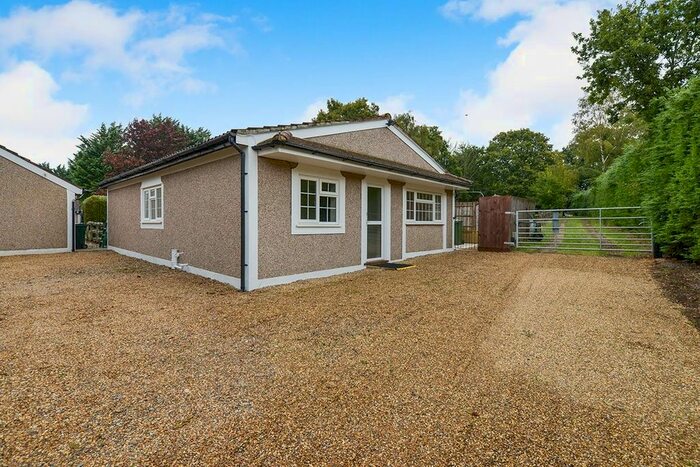 2 Bedroom Bungalow To Rent In Toms Lane, Kings Langley, Hertfordshire, WD4