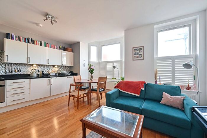 2 Bedroom Flat For Sale In Wandsworth Road, Clapham, London, SW8