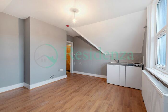 Studio To Rent In Beechwood Road, Caterham, CR3
