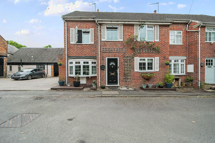 3 Bedroom Semi-Detached House For Sale In Oxford Street, Hungerford, RG17