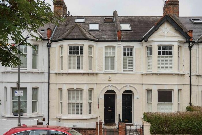 4 Bedroom Flat To Rent In Astonville Street, Wandsworth, London, SW18