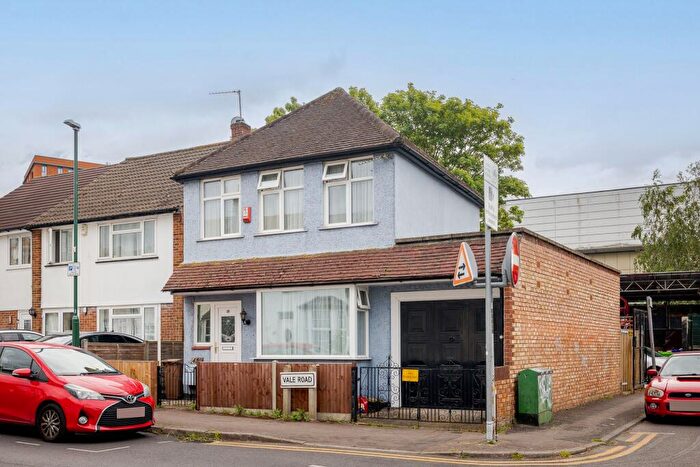 2 Bedroom Detached House For Sale In Vale Road, Sutton, SM1