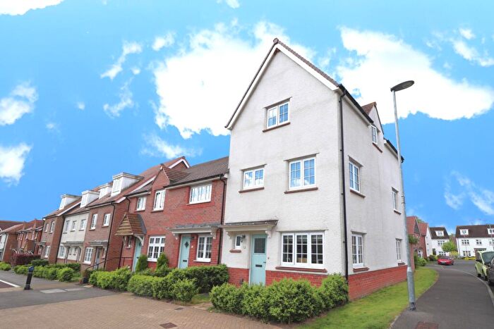 4 Bedroom End Of Terrace House To Rent In Eagle Way, Jennett`s Park, RG12