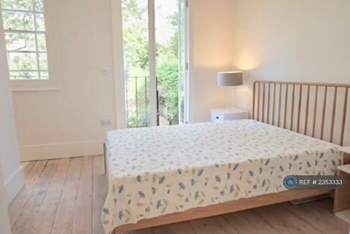 1 Bedroom Flat To Rent In Waterloo Terrace, London, N1
