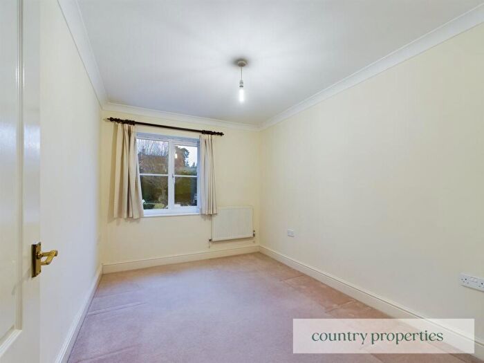 2 Bedroom Apartment To Rent In Oaklands Court, Welwyn, AL6
